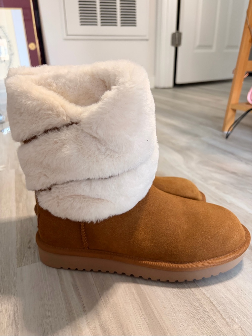 Women's UGG Ankle Boot - Chestnut/Off-White